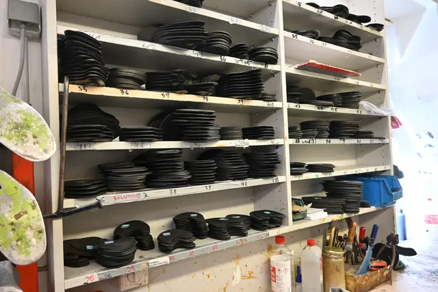 Die verschiedene Sohlen-Typen in der Werkstatt Staudingers. | Foto: Königer
