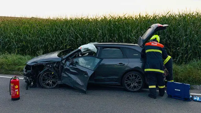 Heute kam es auf der Landstraße zwischen Mank und Kilb zu einem folgenschweren Unfall, bei dem zwei Personen verletzt wurden. | Foto: DOKU-NÖ