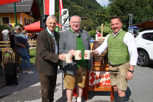 LAbg. Josef Schöchl, Bürgermeister Paul Weißenbacher, Bernhard Weißenbacher.