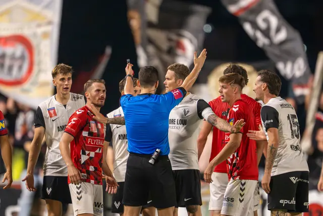 Referee Farak Barmaksiz musste in Hälfte zwei mehrmals eingreifen und zeigte Luka Zivanovic Rot. | Foto: GEPA-Pictures