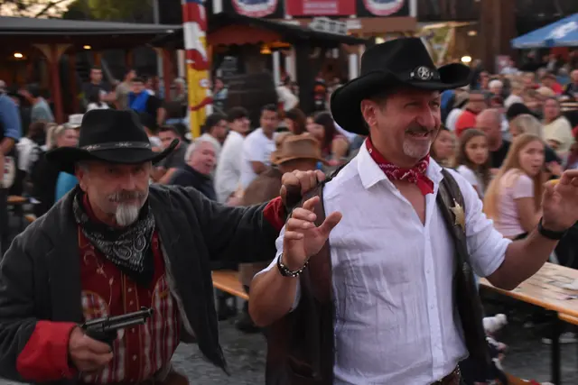 Der Sheriff wurde verhaftet. | Foto: Michael Strini