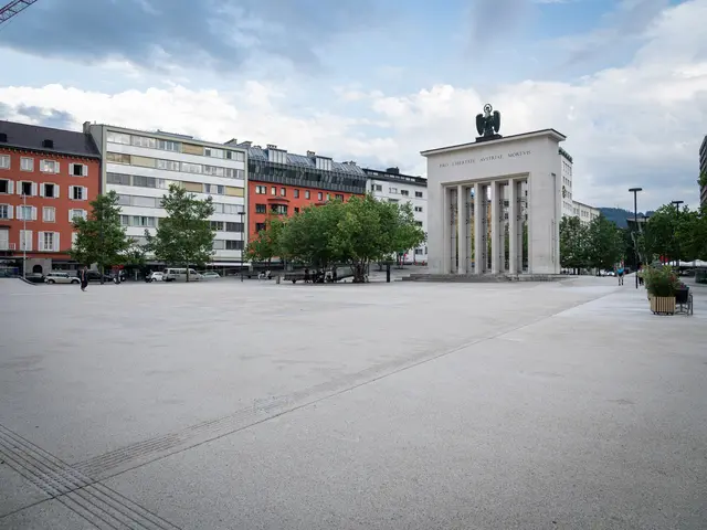 Der Eduard-Wallnöfer-Platz zählt zu den am häufigsten eingereichten Flächen bei „Österreichs 9 Betonschätze 2025“. | Foto: Mitja Kobal