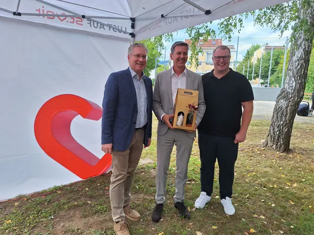 Bürgermeister Martin Kulmer, Landesrat Daniel Fellner, Gemeinderat Harald Gradischnig | Foto: Stadt St. Veit