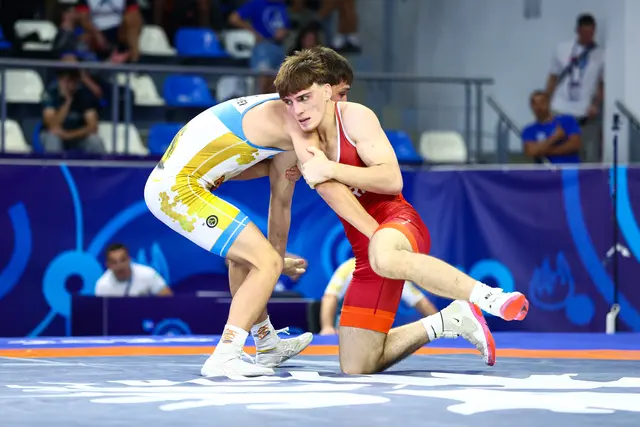 Isa Bektemirov in Aktion gegen Eshmirzaev (UZB) bei der U20-WM in Bulgarien | Foto: Jake Kirkman/United World Wrestling