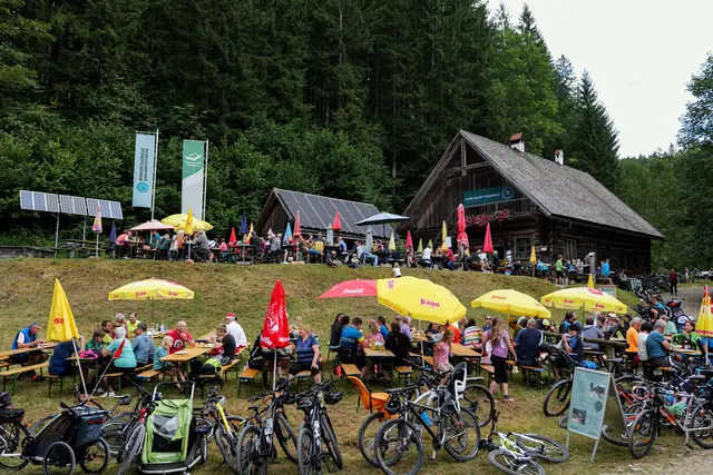 Rund 400 Radler nahmen an der 100-jährigen Jubiläumsfeier der Österreichischen Bundesforste im Reichraminger Hintergebirge teil. | Foto: ÖBf