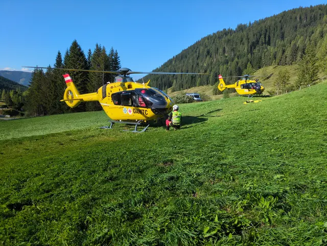 Zwei Rettungshubschrauber waren in Filzmoos im Einsatz. | Foto: BR Filzmoos/Weesjes