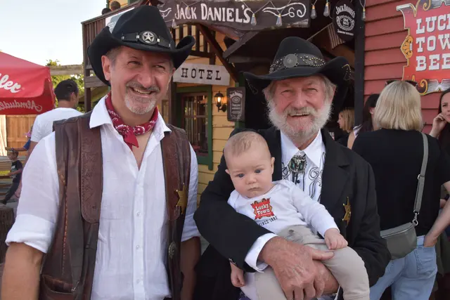 Generationenwechsel im Lucky Town: Opa Sascha Wurglits, Otto, Uropa Fritz Wurglits | Foto: Michael Strini