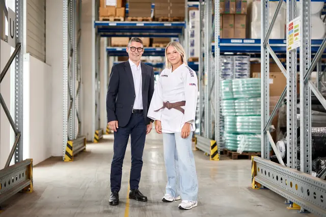 Kaindl-Geschäftsführer Thomas Hopfinger und Judoka Selina Wögerer. | Foto: Kaindl/Mathias Lauringer