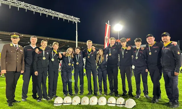 Siegerehrung im Weizer Stadion. Die Freßnitzer Feuerwehrjugend belegte Platz 18 beim Bundesjugendfeuerwehr-Leistungsbewerb. | Foto: BFVMZ/FF Freßnitz
