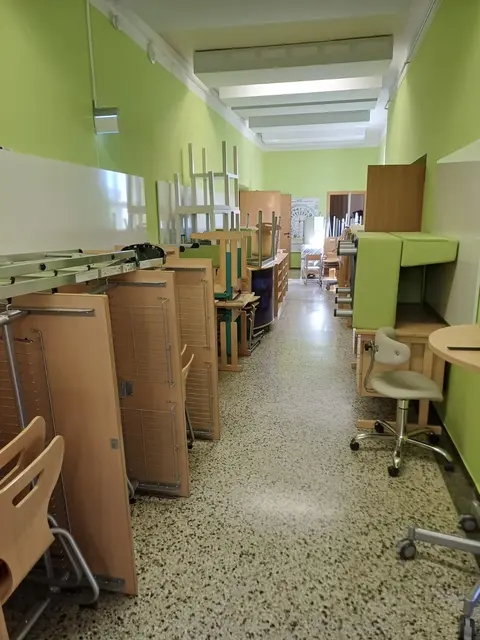 Sämtliche Klassenzimmer werden komplett ausgeräumt. | Foto: Ertl