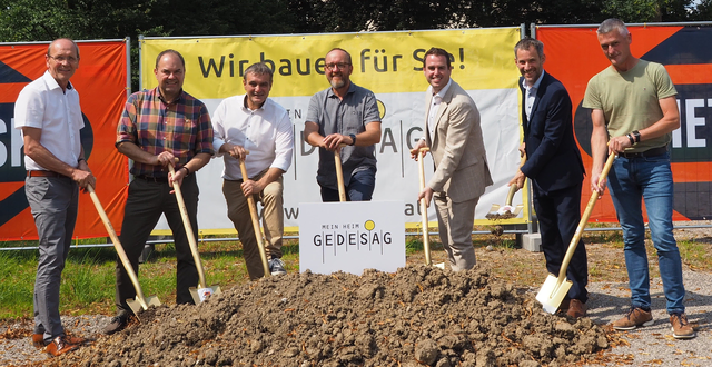 Wolfgang Steinschaden (Abteilungsleiter Gedesag), Johann Vonwald (Geschäftsführer Fa. Vonwald), Spatenstich in Wolfpassing: Anton Erber (Abgeordneter zum NÖ Landtag), Friedrich Salzer (Bürgermeister Wolfpassing),  Peter Forthuber (Vorstand Gedesag), Christoph Otzlberger (techn. Niederlassungsleiter Fa. Swietelsky) und Karl Derler (Bauleiter Fa. Swietelsky) 
 | Foto: GEDESAG