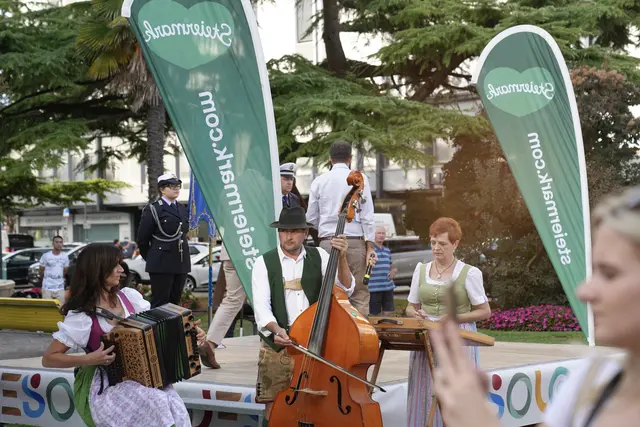 Für die passende Stimmung zum Auftakt der Steiermark-Kampagne in Norditalien sorgte die Musikgruppe „Knöpferlstreich“. | Foto: Markus Tischhart