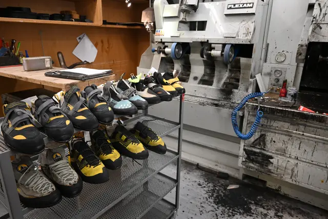 Die "verarzteten Patienten" sind bereit für die nächste Route, ob Halle oder Outdoor - in Innsbruck werden Kletterschuhe viel strapaziert, wie Meister Staudinger erzählt. | Foto: Königer