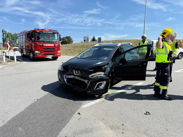 An beiden Fahrzeugen entstand erheblicher Sachschaden. | Foto: FF Ried