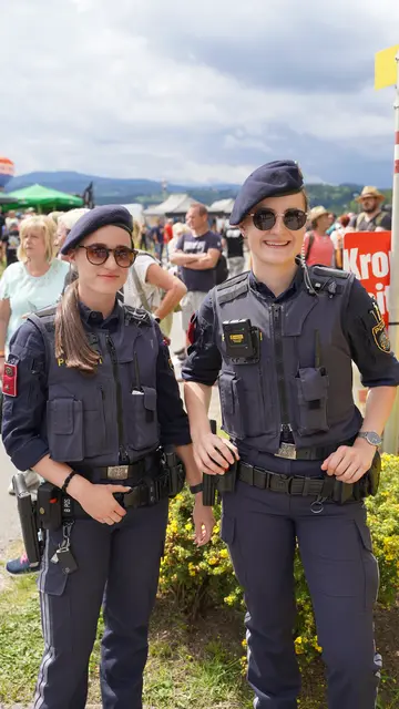Sicherheit wurde beim Veranstalter großgeschrieben. Insgesamt sechs Beamtinnen und Beamten der Polizeiinspektion Voitsberg sorgen für die Sicherheit der Besucherinnen und Besucher. | Foto: Jud Motorsport