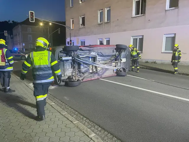 Das umgekippte Fahrzeug. | Foto: Fire Veiter - FF St.Veit/Glan