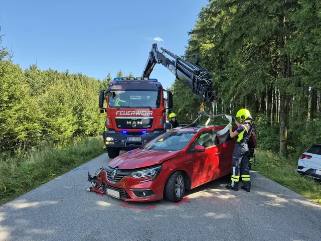 Die Feuerwehr Wolfsbach (Bezirk Amstetten) wurde zu einem Verkehrsunfall mit vier  beteiligten Fahrzeugen alarmiert.