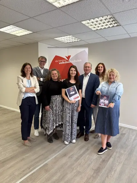 Marlene Aichholzer-Pahr (VHS), Gerwin Müller (VHS), Marion Puschitz (Stadtmarketing St. Veit), Martina Mittweg (VHS St. Veit und Feldkirchen), Bürgermeister Martin Kulmer, Claudia Egger-Grillitsch (BH St. Veit), Beate Gfrerer (VHS-Geschäftsführerin) | Foto: MeinBezirk
