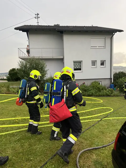 Geübt wurde ein Werkstättenbrand mit vermissten Personen. | Foto: Tobias Zoister