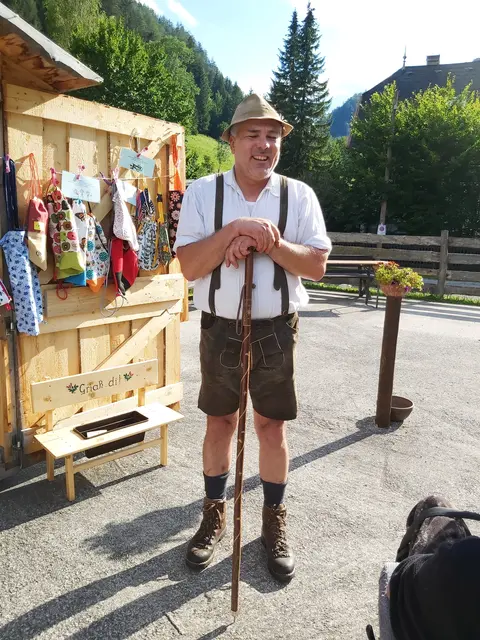 Zünftige Kleidung war beim Dorffest in Naßwald gern gesehen. Im Bild: Obmann Kasper Roland. | Foto: privat