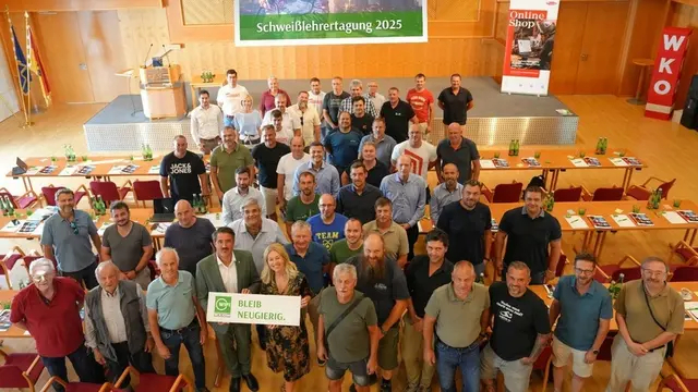 Teilnehmende an der Schweißlehrertagung rund um WIFI Burgenland-Institutsleiter Thomas Jestl und Susanne Schilder vom WIFI Österreich  | Foto: WKB