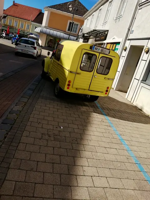 Der Lenker hatte Mühe, die große Parklücke zu treffen. | Foto: Name d. Fotografen d. Red. bekannt