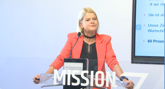 Im Rahmen einer Pressekonferenz informierte Verteidigungsministerin Klaudia Tanner (ÖVP) über den aktuellen Stand der Beschaffungen sowie die Bedeutung der österreichischen Wertschöpfung in der Verteidigungsindustrie. | Foto: Screenshot PK