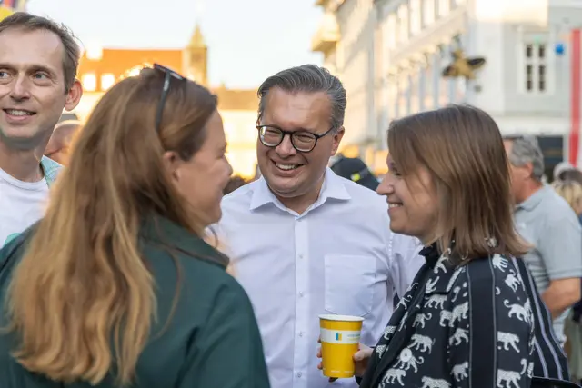 Matthias Zauner (ÖVP) unterhielt sich mit den Besuchern und Besucherinnen. | Foto: Tobias Hübl