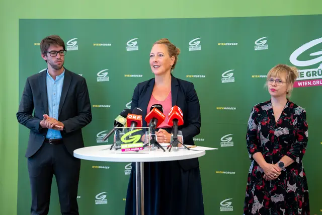 Medientermin der Grünen Wien: Bildungssprecherin und stv. Klubobfrau Julia Malle (r.), Parteivorsitzende Judith Pühringer und Bildungssprecher Felix Stadler präsentieren ihre Vorschläge für das Wiener Bildungssystem. | Foto: MeinBezirk/Valentina Marinelic