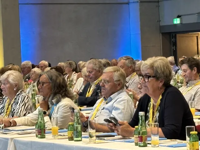 NÖs Senioren haben die digitale Nase vorn: die zahlreichen Wahlen wurden per Knopfdruck durchgeführt. | Foto: Sandra Schütz