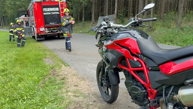 Am Mittwochnachmittag kam es auf der Landesstraße zwischen Oberthalheim und Maria Taferl zu einem Motorradunfall. | Foto: DOKU-NÖ