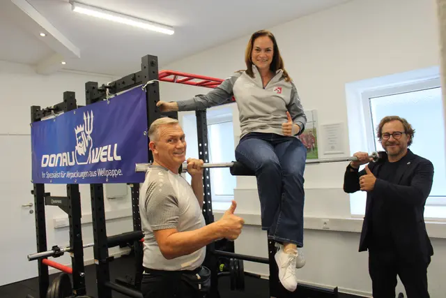 Obfrau Martina Blaha mit Trainer und Sportlichem Leiter Hans Joachim Riegler und Andreas Lamm von Donauwell. | Foto: MeinBezirk Perg/Köck