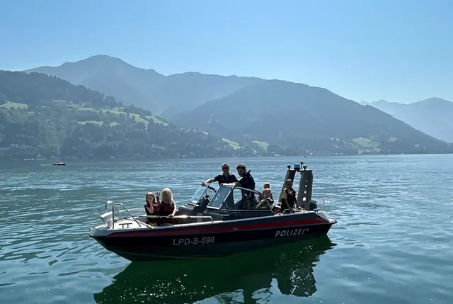 Eine Fahrt mit dem Polizeiboot. | Foto: Polizei Salzburg