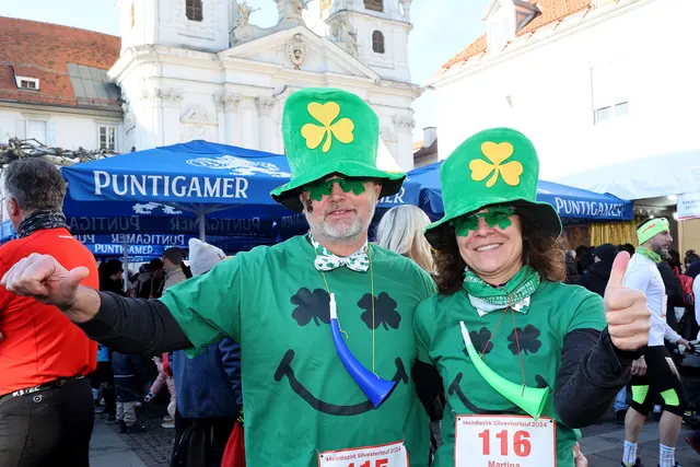 Auch laufende Glücksbringen waren in Graz unterwegs. | Foto: GEPA/Hans Oberländer