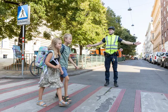 Die Wiener Polizei hat mit der KFV (Kuratorium für Verkehrssicherheit) wichtige Präventionsmaßnahmen für einen sicheren Schulweg gesetzt. | Foto: KFV/APA-Fotoservice/Juhasz