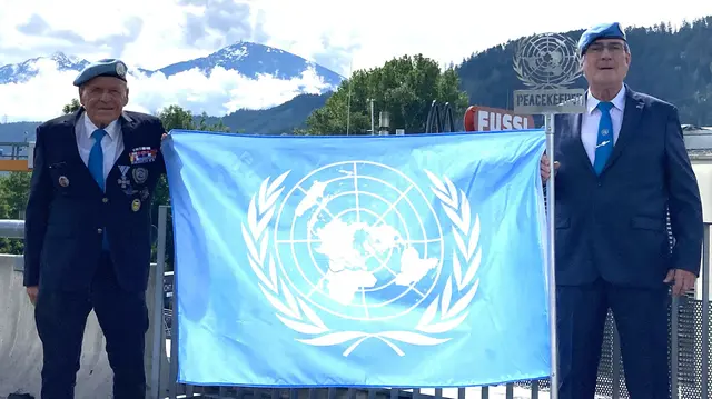 Präsident Gerhard Dujmovits und Presseoffizier Fran Köfel wollen auch weiterhin (UN-)Flagge zeigen. | Foto: privat