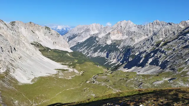 Die Aussicht von der Rumer Spitze: „Jetzt habe ich die Gipfelhöhe erreicht – das ist schon etwas Besonderes", sagt Hölbling nach seiner Rekordbesteigung. | Foto: Hölbling