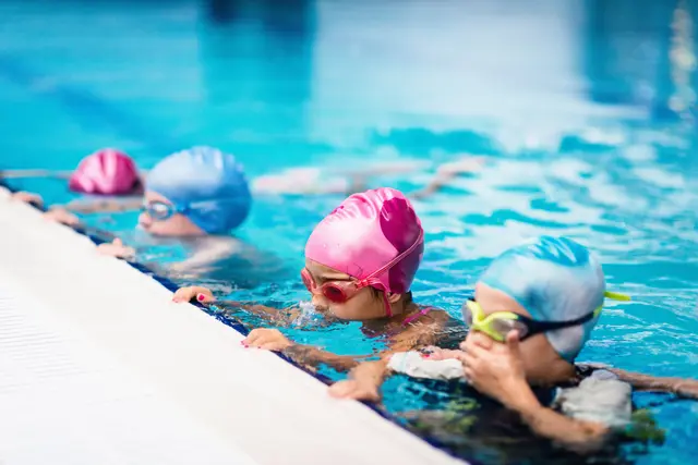 Die SPÖ Südoststeiermark fordert Gratis-Schwimmkurse für Kinder. | Foto: panthermedia/microgen