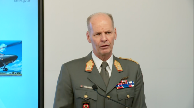 Im Rahmen einer Pressekonferenz informierte auch Generalleutnant Harald Vodosek, Rüstungsdirektor des Bundesheeres, über den aktuellen Stand der Beschaffungen sowie die Bedeutung der österreichischen Wertschöpfung in der Verteidigungsindustrie. | Foto: Screenshot PK