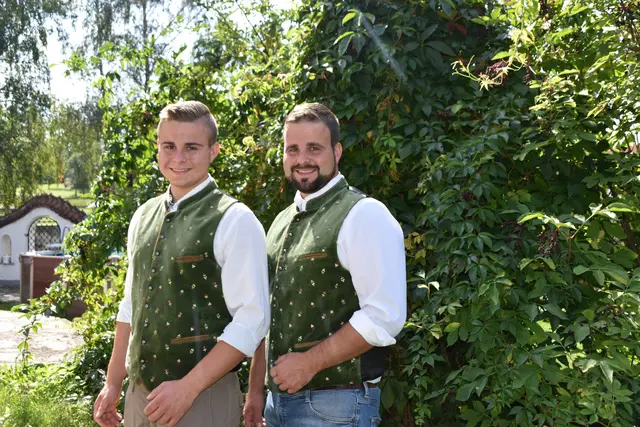 Für die Brüder Dominik und Bernhard Angelmayr bedeutet das: Genuss darf kein schlechtes Gewissen erzeugen, sondern soll Freude, Vertrauen und Wertschätzung für Lebensmittel spürbar machen. | Foto: WALDGUT