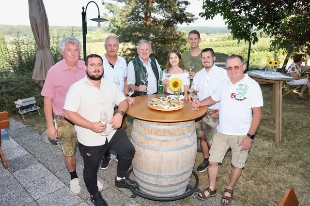 Bgm. Johann Fiedler und mehrere regionale Winzer laden am Sonntag, 28. September, zum Winzerfest nach Bad Waltersdorf. | Foto: Alfred Mayer