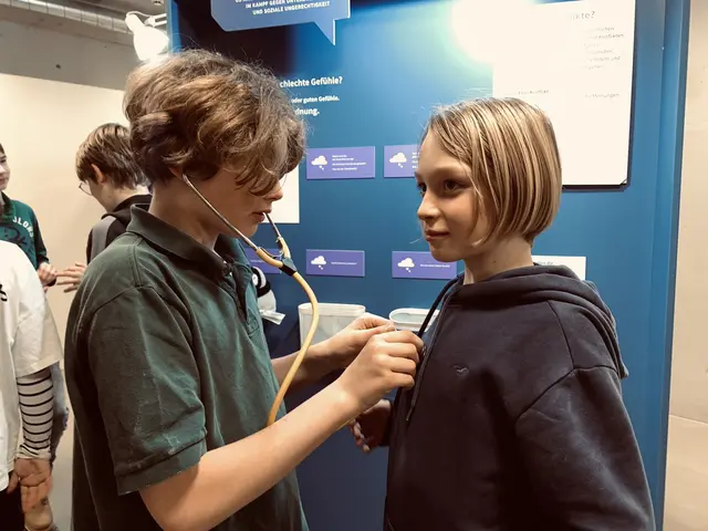 Mit einer Kinderrechte-Ausstellung in den Räumlichkeiten der Pädagogischen Hochschule will die Salzburger Kinder- und Jugendanwaltschaft (kija) junge Menschen stärken und für deren Rechte sensibilisieren. Bis 11. November 2025 können Schulklassen und außerschulische Gruppen ab zehn Jahren geführte Entdeckungsreisen und begleitende Workshops in der Ausstellung buchen.  | Foto: Andreas Paschon / PLUS Salzburg