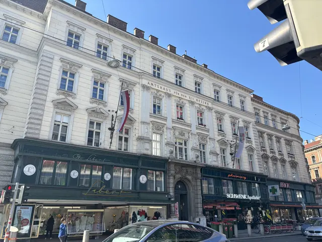 Im Amtshaus werden bis 18. September 250 Schnappschüsse gezeigt. | Foto: Michael Marbacher/ MeinBezirk