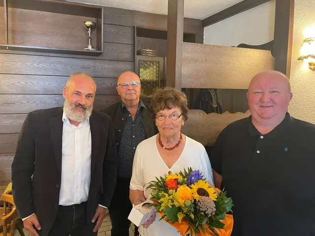 85er-Feier im Jeßnitztal: Jubilarin Margarete Buchebner (2.v.l.) mit ihren Gratulanten Manfred Zellhofer, Siegfried Fallmann und Marian Lewicki | Foto: Gemeinde St. Anton an der Jeßnitz