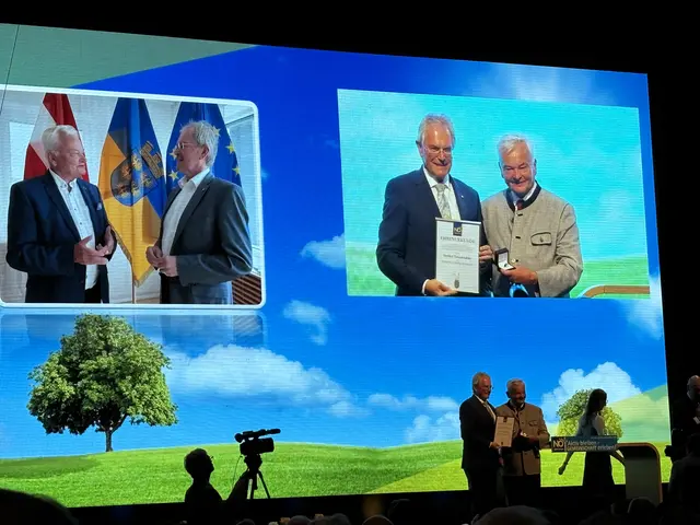 Werner Nowohradsky und Karl Wilfing eint nicht nur der politische Start in der JVP, sondern auch ihr unermüdlicher Einsatz für Niederösterreichs Senioren. | Foto: Sandra Schütz