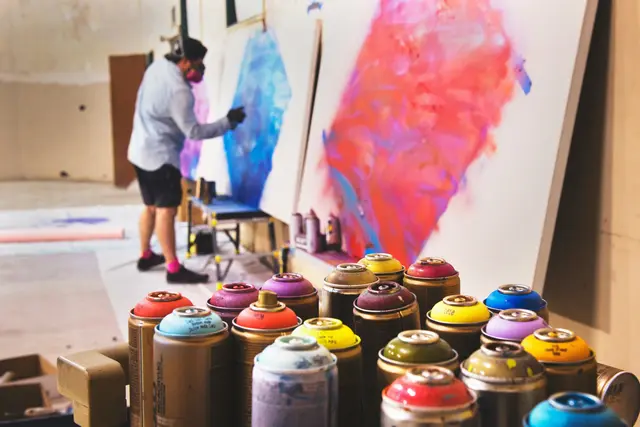 Die Workshops von Outlines bieten begleitete Graffiti-Kurse an. (Symbolbild) | Foto: Unsplash/Tim Mossholder