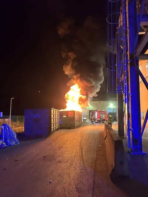 Es wurde sofort ein Löschangriff gestartet. | Foto: Feuerwehr Völkermarkt