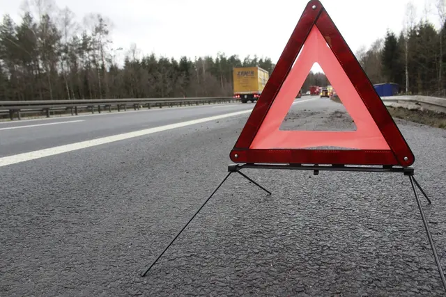 Der Fahrer gab an, in einer leichten Linkskurve die Kontrolle über das Fahrzeug verloren zu haben. (Symbolbild) | Foto: pixabay/Rico_Loeb / Symbolbild