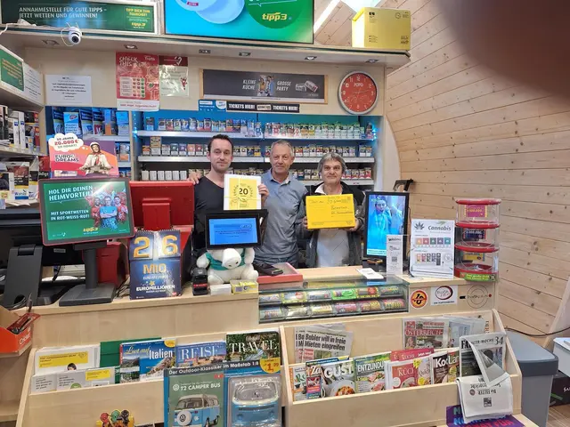 Markus Pruckner, Juniorchef, Tabak Trafik Pruckner, Richard Preuler, Postpartner Betreuer, Österreichische Post AG, und Wolfgang Pruckner, Seniorchef der Tabak Trafik Pruckner | Foto: Österreichische Post