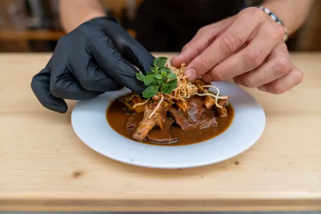 Die Kitzbüheler Vorderstadt und Hinterstadt begeistern am 29. und 30. August mit kulinarischen Köstlichkeiten. | Foto: Kitzbühel Tourismus